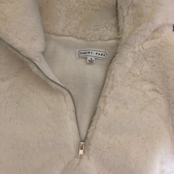 AKIRA Emory Park Ivory Faux Fur Half Zip Size S - Picture 5 of 7